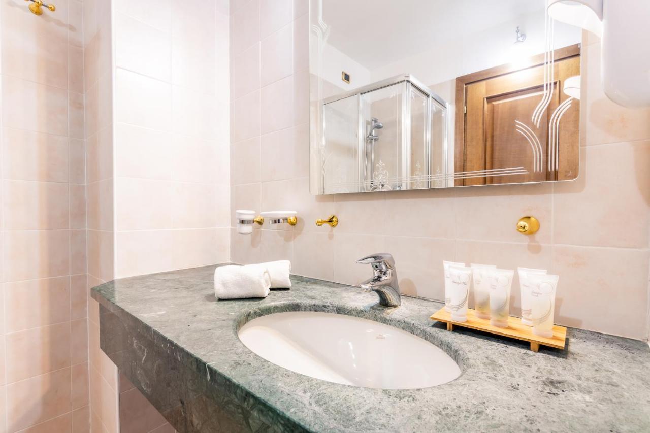 Hotel Cristallo Colle Colle Sestriere Zewnętrze zdjęcie